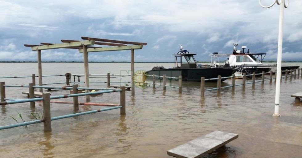 La costa del Paraná está muy afectada y se espera el inminente pico de crecida
