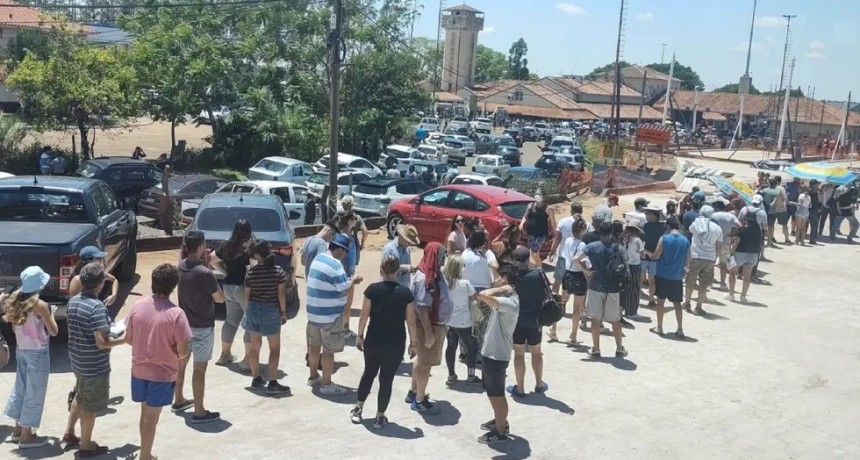 Para cruzar la frontera por Paso de los Libres a Brasil hay demoras de hasta cinco horas