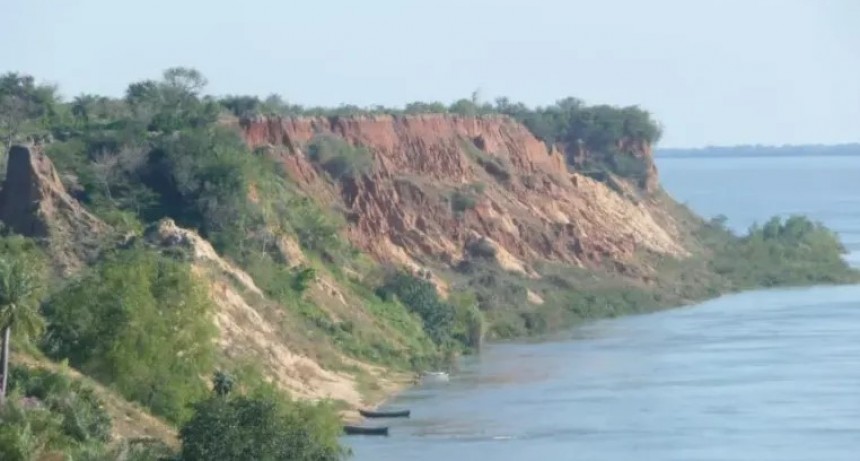 Corrientes: murió un pescador tras caer de una barranca