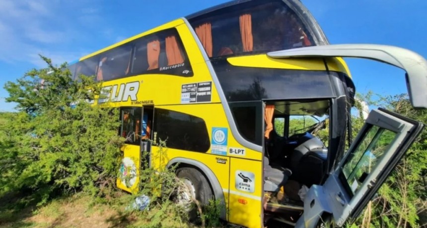 Un hombre murió tras el choque entre un colectivo y una camioneta en Corrientes