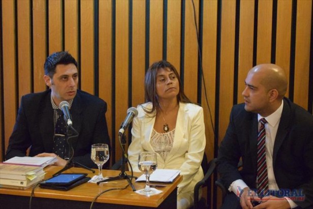 Al grito de “Ariel Cabrera presente” comenzó el juicio político a la fiscal Roxana Romero