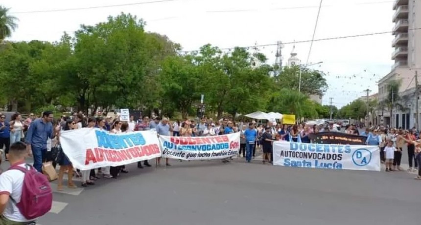 Protesta y Paro docente, y aprietes de una directora