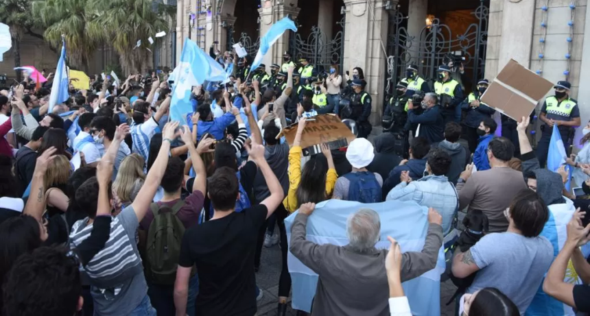 Provincias en crisis: El ajuste de Milei se traduce en 92 conflictos gremiales en todo el pa&iacute;s