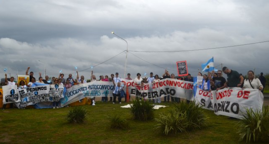 Docentes en pie de guerra: Masiva manifestaci&oacute;n en cuatro bocas por reclamos salariales
