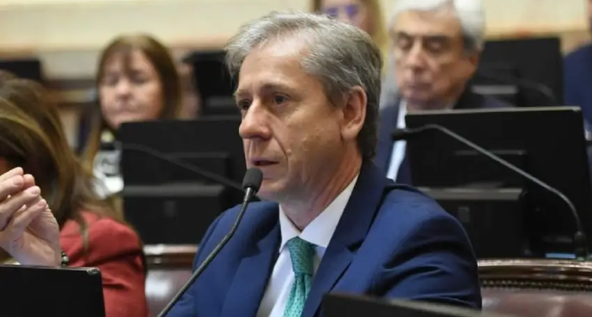 Eduardo Vischi con los tapones de punta: 