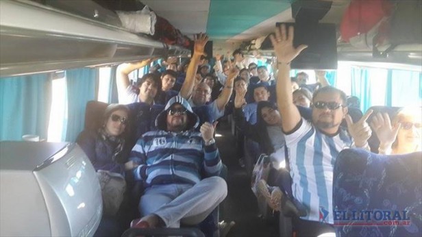 Correntinos rumbo a Rio, un viaje a pura pasión futbolera y cargadas a brasileros