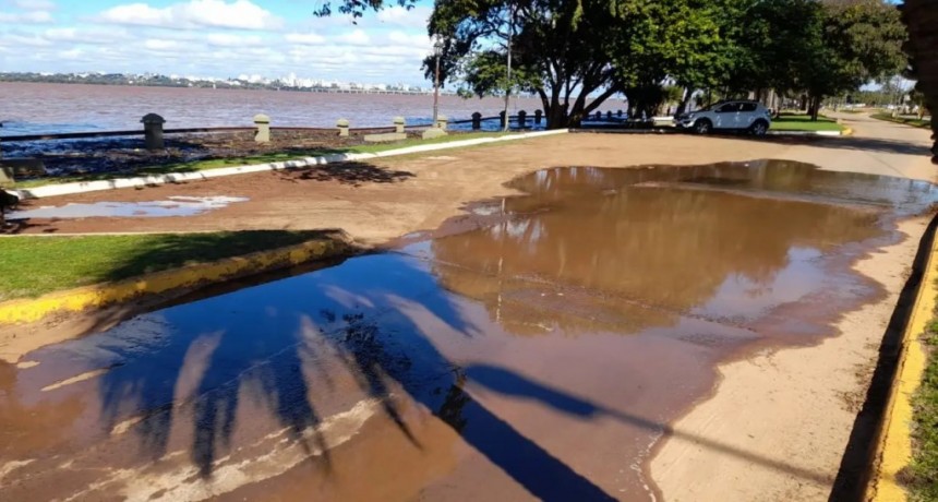 Paso de los Libres activó el protocolo por inundación y hay calles cortadas 