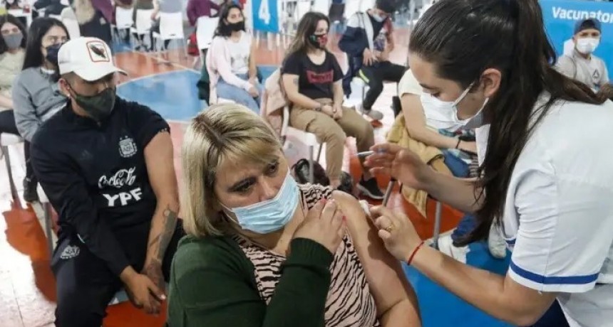 Covid: subió cifra de internados e insisten con la vacunación