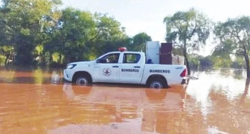 Creciente del río Uruguay: siguen evacuando a familias en una localidad de Corrientes