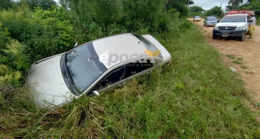 Una madre volcó con su auto y el hijo terminó con lesiones