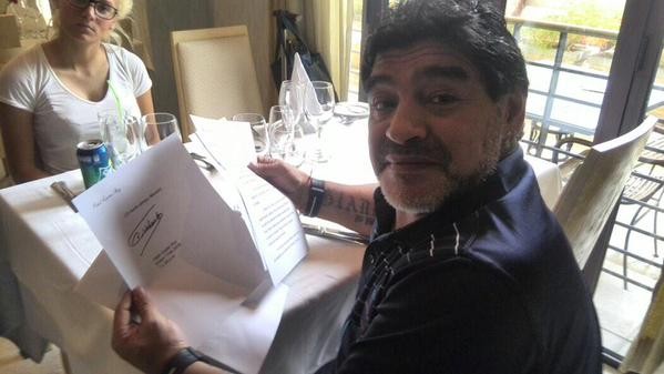 Fidel Castro le envió una carta a Maradona, que está en La Habana