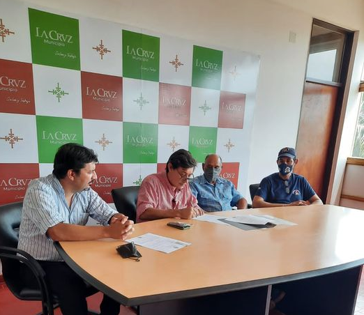 El Municipio de La Cruz firma convenio de cooperación con Bomberos Voluntarios 