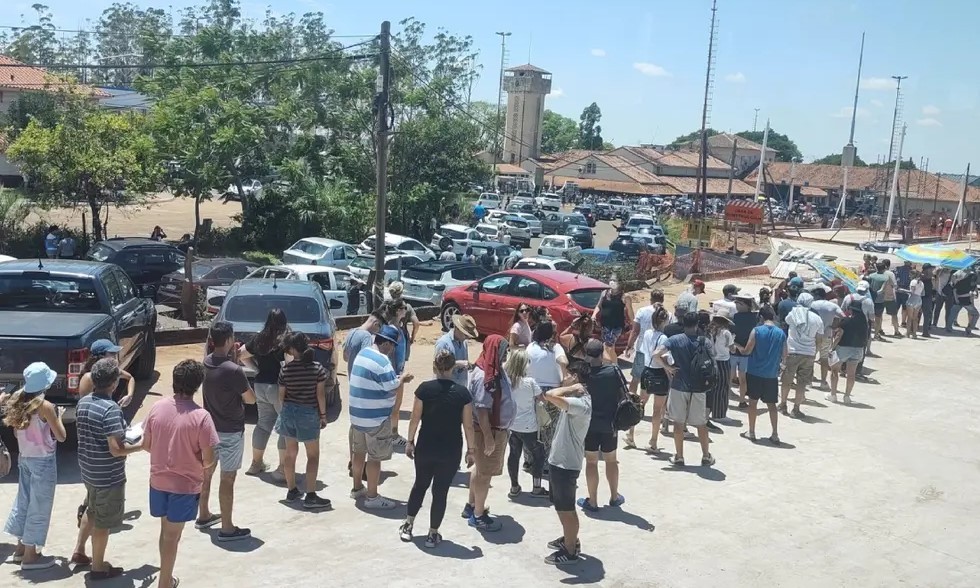 Para cruzar la frontera por Paso de los Libres a Brasil hay demoras de hasta cinco horas