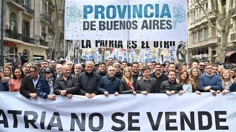 La marcha contra Javier Milei borra la grieta peronista: movilizan Axel Kicillof, intendentes y La Cámpora