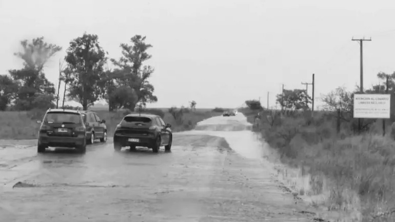 Caminos intransitables: Turistas varados en el acceso a Colonia Carlos Pellegrini