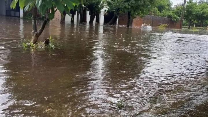Desastre en Esquina: un fuerte temporal de 130 milímetros dejó a la ciudad bajo agua