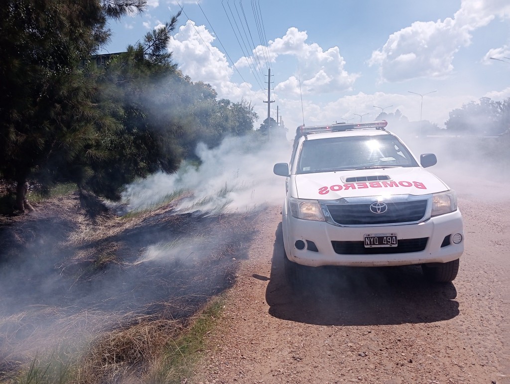 Alerta en Paso de los Libres: La quema de basura provocó incendios en cadena sobre la Ruta 117