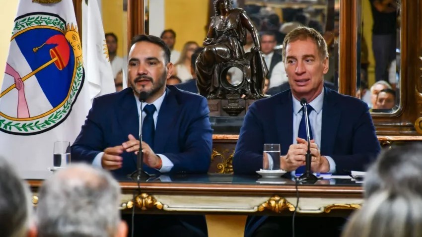 Valdés cede ante la extorsión de Santilli y entrega los derechos laborales de los correntinos