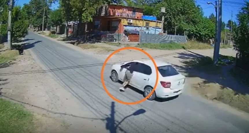 González Catán: un conductor arrastró a un ladrón colgado de su auto por más de cinco cuadras para evitar un robo