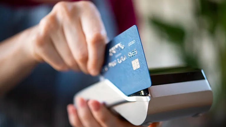 AFIP investiga tus compras con tarjeta de débito en febrero: a partir de qué gasto