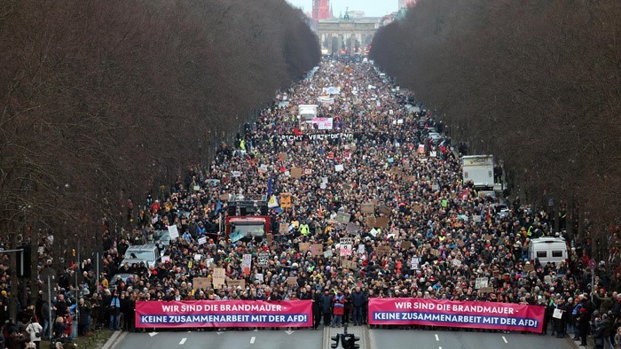 Masiva protesta en Berlín contra el giro político a la extrema derecha