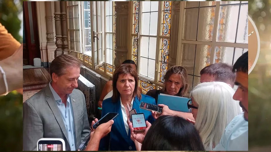 Vischi y el ajuste: El senador de Valdés ultima con Bullrich una reforma laboral mientras los salarios correntinos siguen congelados