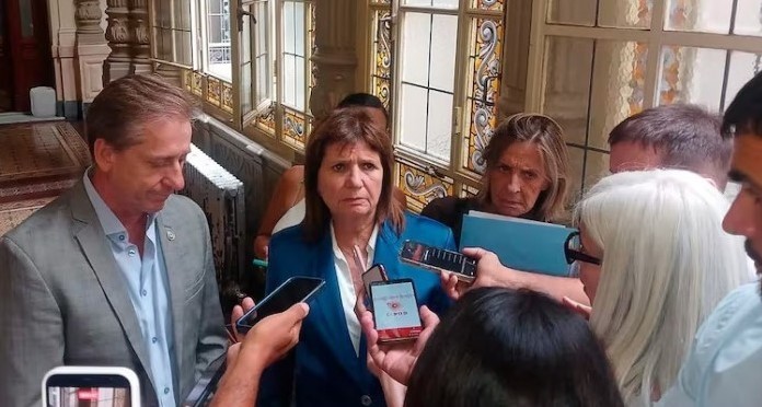 Vischi y el ajuste: El senador de Valdés ultima con Bullrich una reforma laboral mientras los salarios correntinos siguen congelados