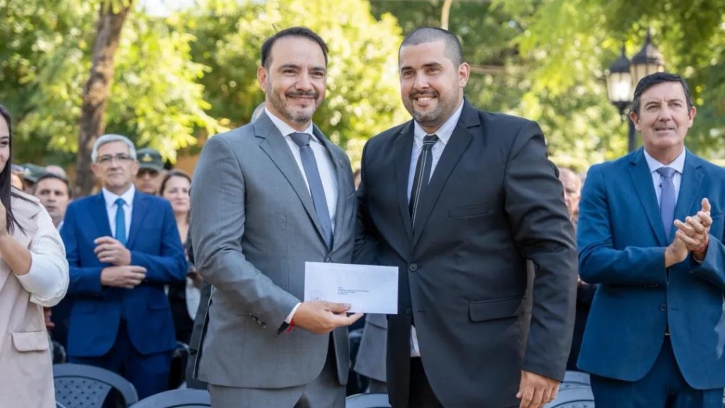 Valdés en Alvear: Promesas de viviendas, telemedicina y un puente estratégico con Brasil