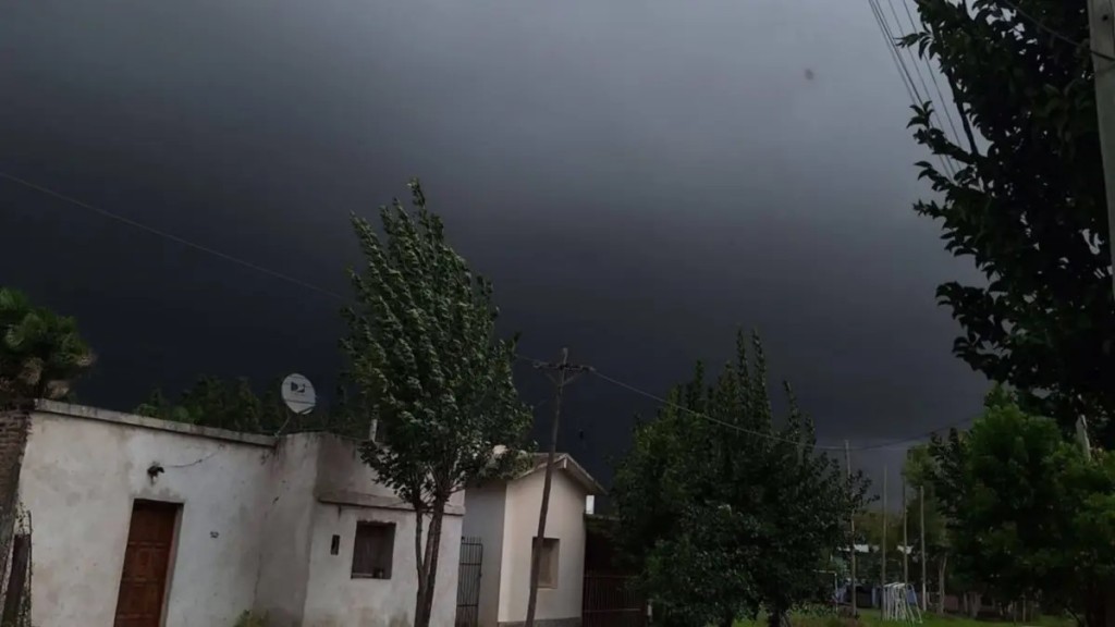 Desastre en San Roque: Un fuerte temporal provocó voladuras de techos y graves destrozos