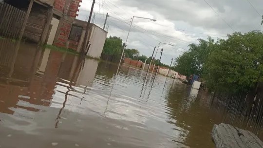 El temporal no da tregua al sur correntino: graves inundaciones en Monte Caseros y destrozos en San Roque