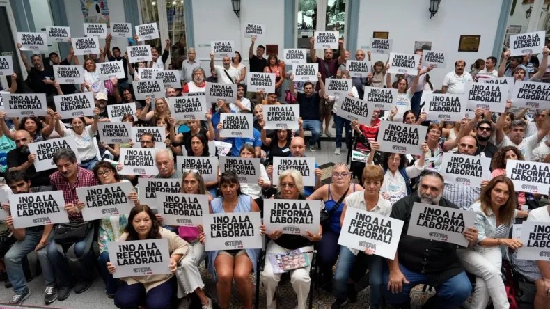 Incertidumbre total: Gremios docentes convocan a un paro nacional y peligra el inicio de clases el 2 de marzo