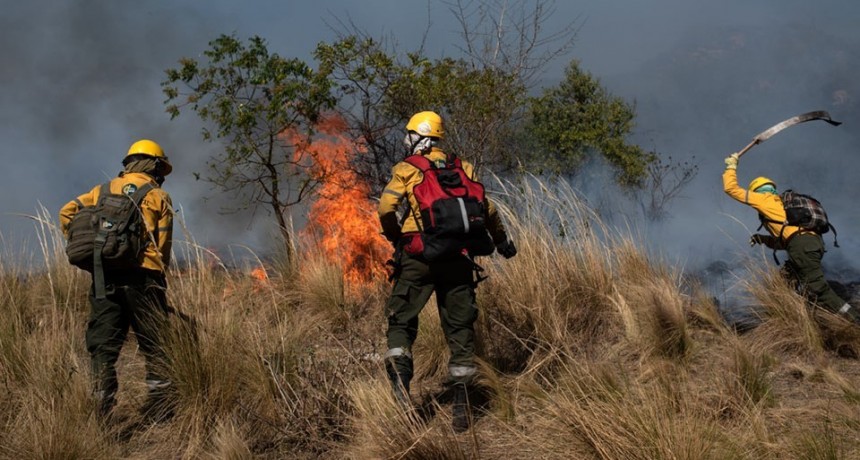 Loreto: El fuego no da tregua y ya amenaza dos rutas nacionales clave