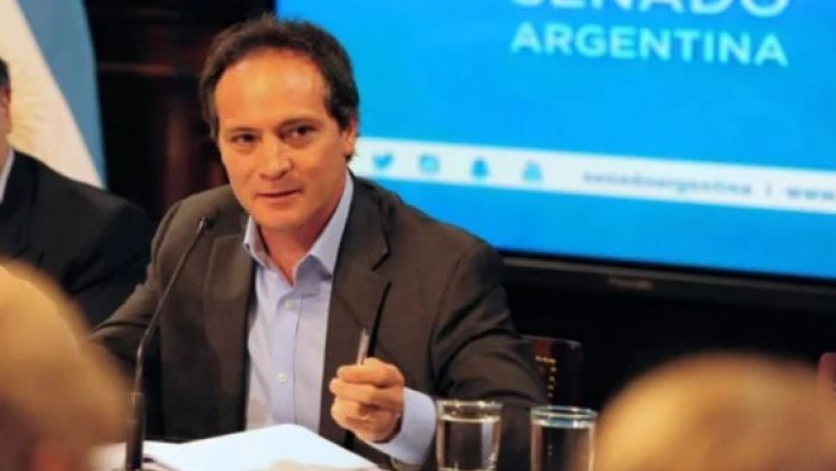 Camau, ahora, está en contra del «dedo» de Buenos Aires