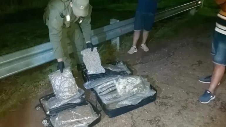 Secuestran más de 37 kilos de marihuana de un colectivo