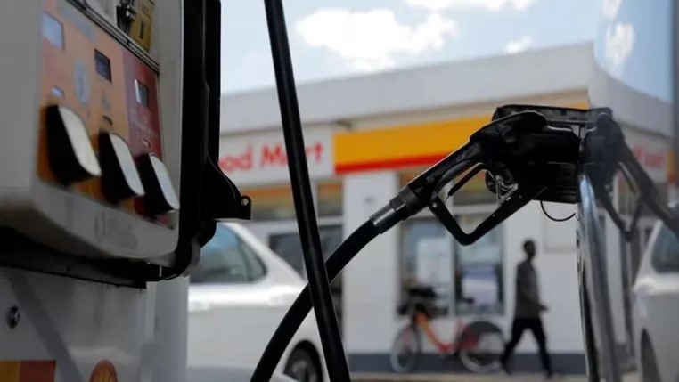 Postergan otros 90 días un aumento de los impuestos a los combustibles