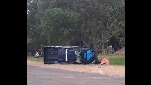 Brutal choque en la Ruta 27 entre un auto particular y un móvil de la Policía Federal