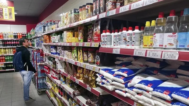 Inflaci&oacute;n imparable: los alimentos se disparan m&aacute;s del 10% y el consumo se desploma