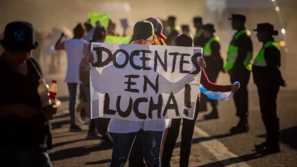 El gobierno bloque&oacute; el paro docente en corrientes: los hechos y la realidad de un derecho cercenad