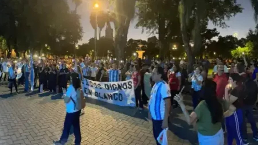 Esc&aacute;ndalo en Corrientes: Descuentos de hasta $800.000 en sueldos docentes desatan la furia gremial