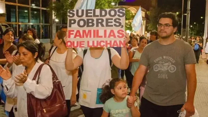 El efecto boomerang: cuando el holograma libertario choca contra la realidad provincial