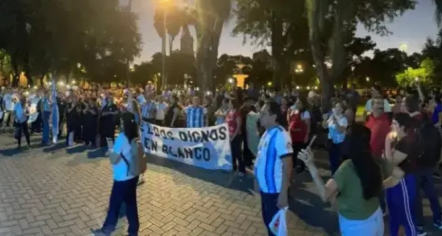 Esc&aacute;ndalo en Corrientes: Descuentos de hasta $800.000 en sueldos docentes desatan la furia gremial