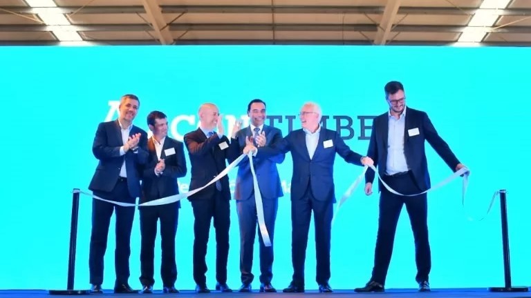Valdés inauguró la planta procesadora de maderas más grande de Latinoamérica
