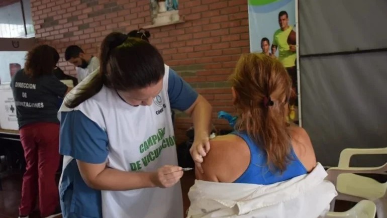 El Gobierno de Corrientes habilita más turnos para la vacuna contra el dengue