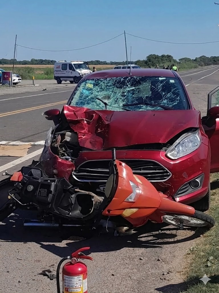 Tragedia en Corrientes: Un muerto tras un choque frontal entre un auto y una moto en Ruta 12