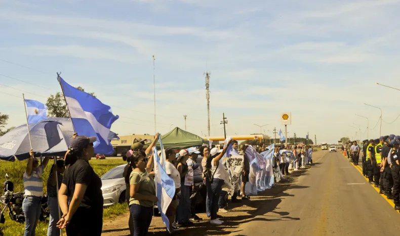 Marcha de las luminarias: Docentes salen a la calle para iluminar la desidia oficial