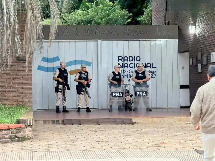 Paso de los Libres: Fuerzas Federales sitiaron LT12 para impedir la programaci&oacute;n local