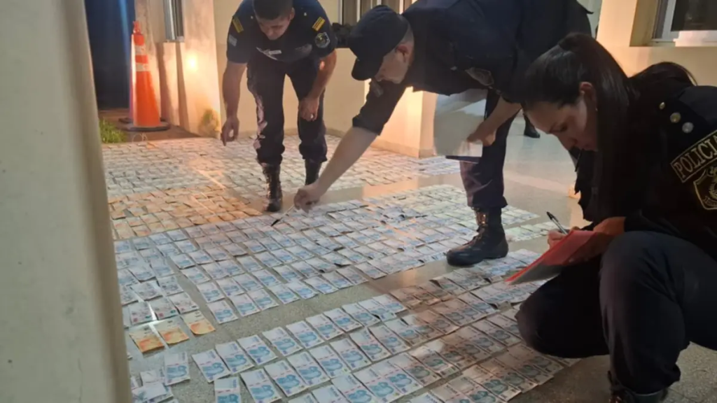 Golpe comando en Mercedes: la polic&iacute;a recuper&oacute; 12 millones de pesos tras una feroz persecuci&oacute;n