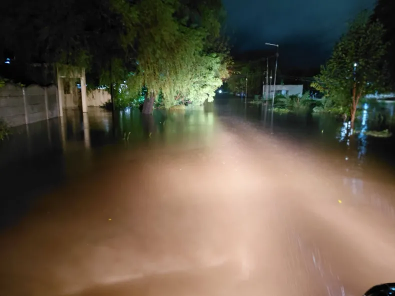 Emergencia h&iacute;drica en Esquina: un diluvio colaps&oacute; la ciudad y hay m&aacute;s de 40 familias evacuadas