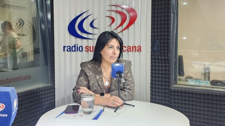 El estado avala el control: "Vamos a respetar las prohibiciones de mochilas y celulares"