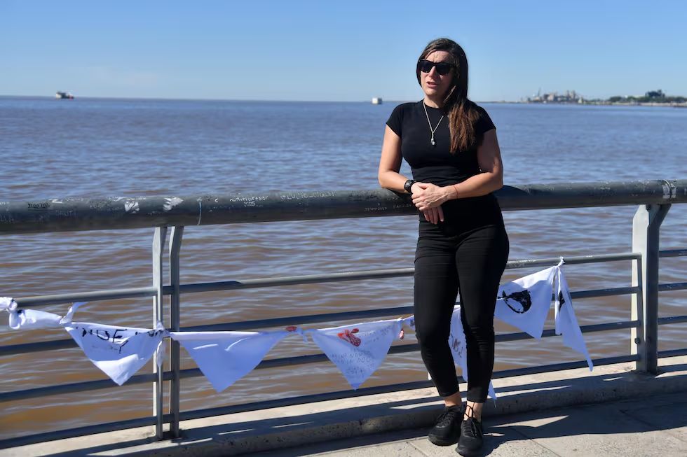 Erika Lederer: brazadas de memoria contra los vuelos de la muerte